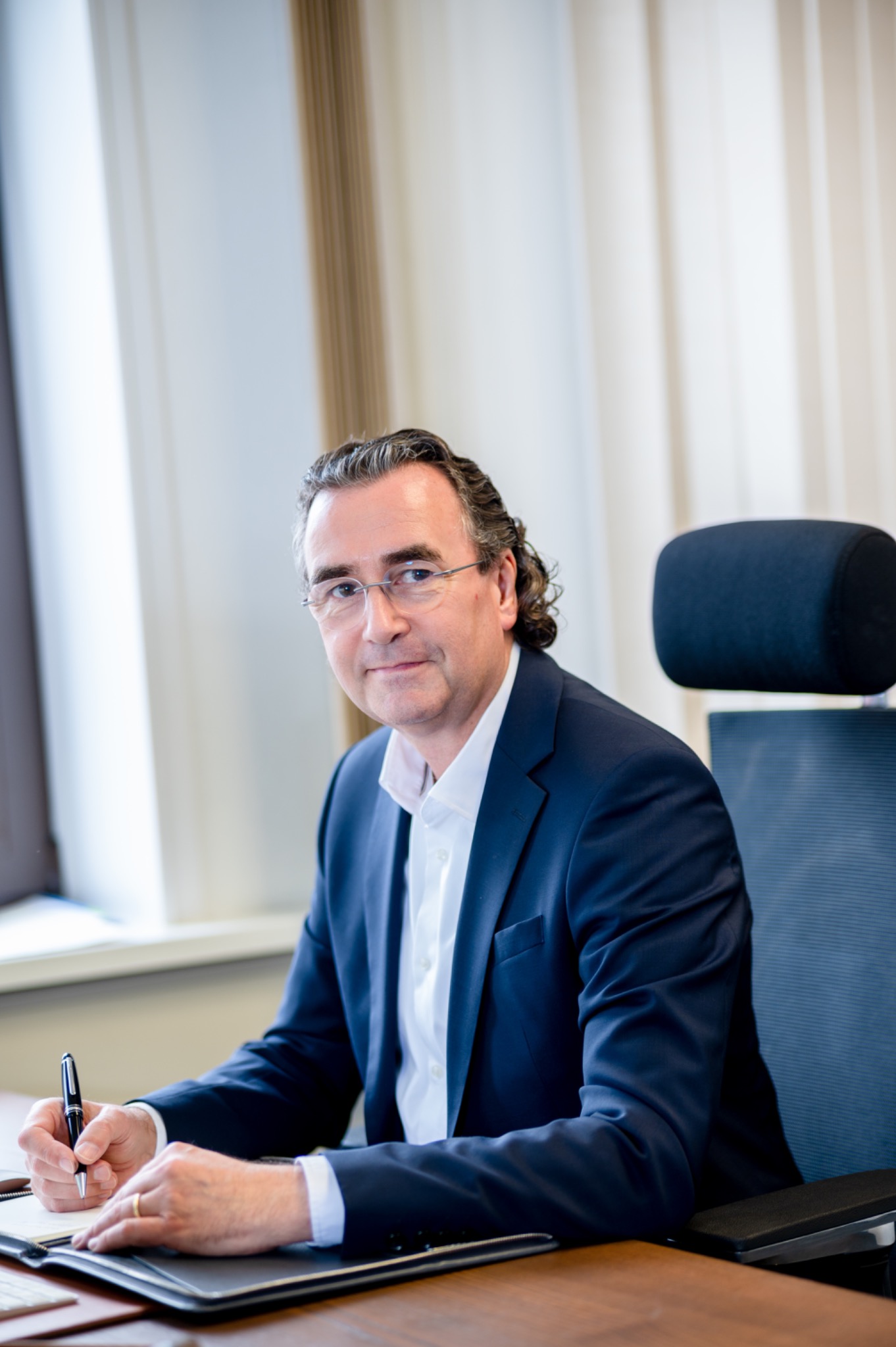 ROland Schwarzer, Ihr Ansprechpartner für Unternehmensverkauf und Nachfolge